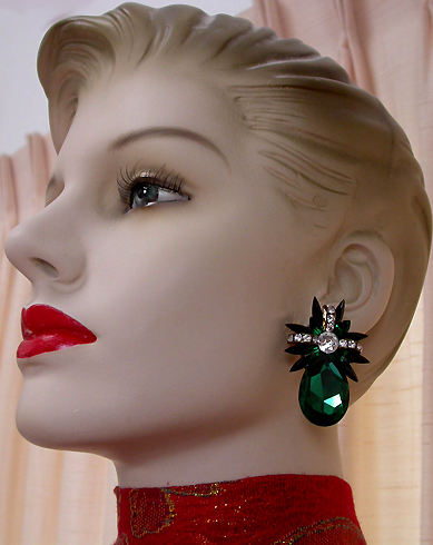 a beautiful VINTAGE COSTUME ESTATE ANTIQUE JEWELRY EARRINGS unsigned