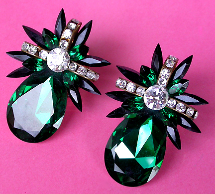 a beautiful VINTAGE COSTUME ESTATE ANTIQUE JEWELRY EARRINGS unsigned