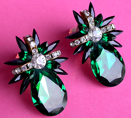a beautiful VINTAGE COSTUME ESTATE ANTIQUE JEWELRY EARRINGS unsigned