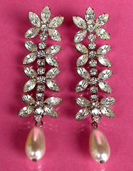 a beautiful vintage costume jewelry Juliana earrings unsigned