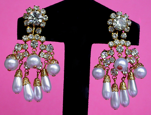 a beautiful VINTAGE COSTUME ESTATE ANTIQUE JEWELRY EARRINGS unsigned