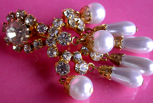 a beautiful VINTAGE COSTUME ESTATE ANTIQUE JEWELRY EARRINGS unsigned