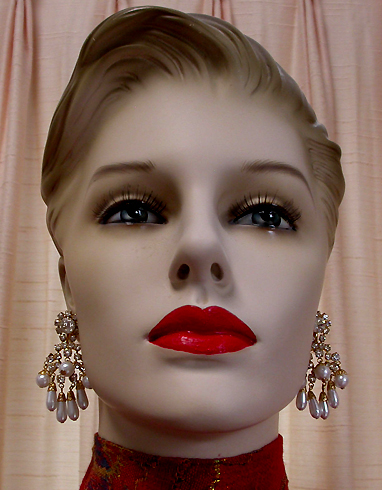a beautiful VINTAGE COSTUME ESTATE ANTIQUE JEWELRY EARRINGS unsigned