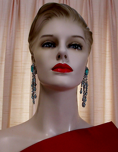 a beautiful VINTAGE COSTUME ESTATE ANTIQUE JEWELRY EARRINGS unsigned