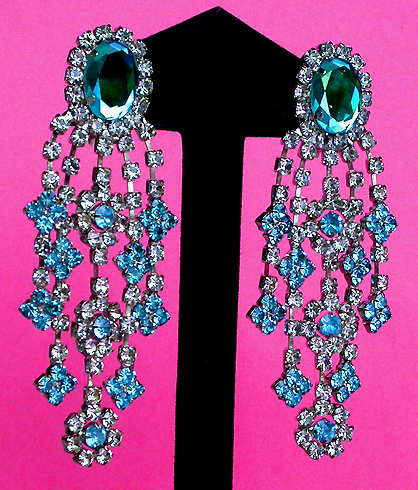 a beautiful VINTAGE COSTUME ESTATE ANTIQUE JEWELRY EARRINGS unsigned