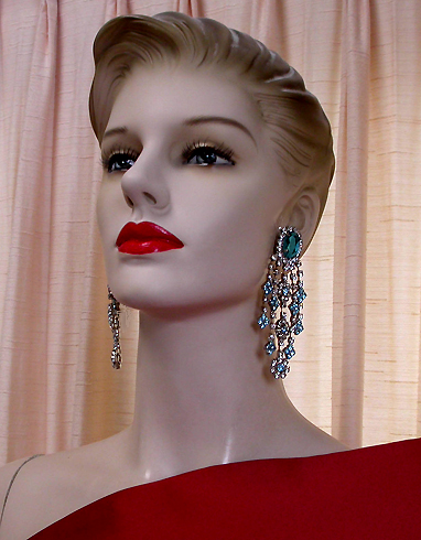 a beautiful VINTAGE COSTUME ESTATE ANTIQUE JEWELRY EARRINGS unsigned