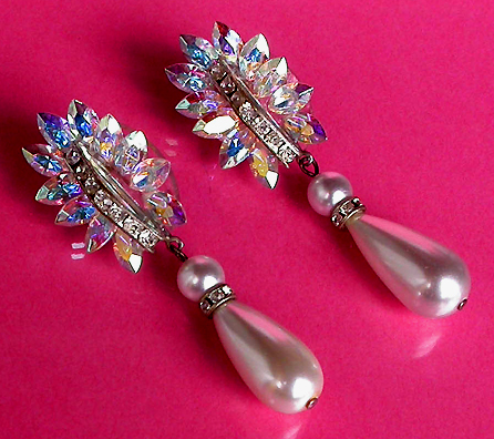 a beautiful VINTAGE COSTUME ESTATE ANTIQUE JEWELRY EARRINGS unsigned