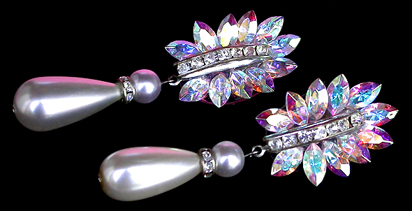 a beautiful VINTAGE COSTUME ESTATE ANTIQUE JEWELRY EARRINGS unsigned