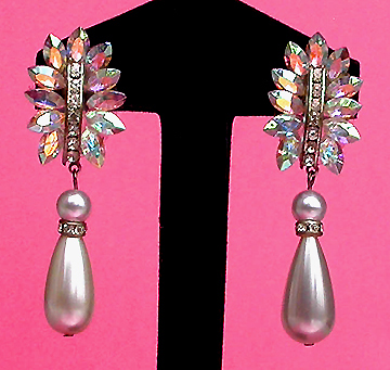 a beautiful VINTAGE COSTUME ESTATE ANTIQUE JEWELRY EARRINGS unsigned