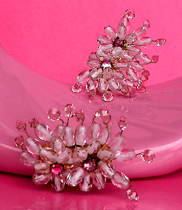 a beautiful VINTAGE COSTUME ESTATE ANTIQUE JEWELRY EARRINGS unsigned