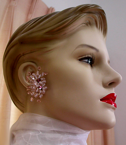 a beautiful VINTAGE COSTUME ESTATE ANTIQUE JEWELRY EARRINGS unsigned