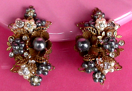 a beautiful VINTAGE COSTUME ESTATE ANTIQUE JEWELRY EARRINGS unsigned
