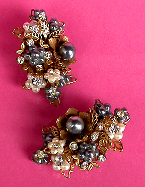 a beautiful VINTAGE COSTUME ESTATE ANTIQUE JEWELRY EARRINGS unsigned