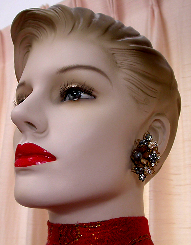a beautiful VINTAGE COSTUME ESTATE ANTIQUE JEWELRY EARRINGS unsigned