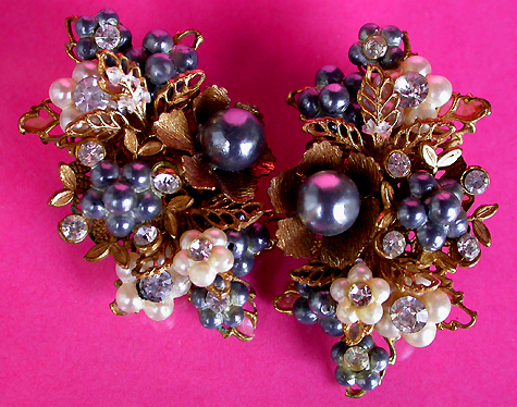 a beautiful VINTAGE COSTUME ESTATE ANTIQUE JEWELRY EARRINGS unsigned
