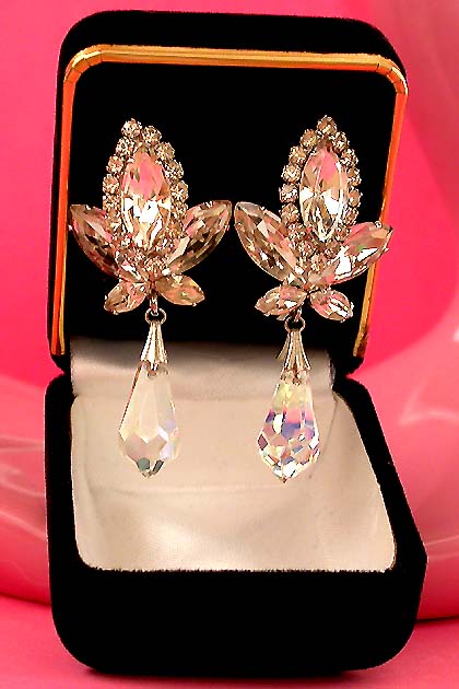 a beautiful vintage costume jewelry Juliana earrings unsigned