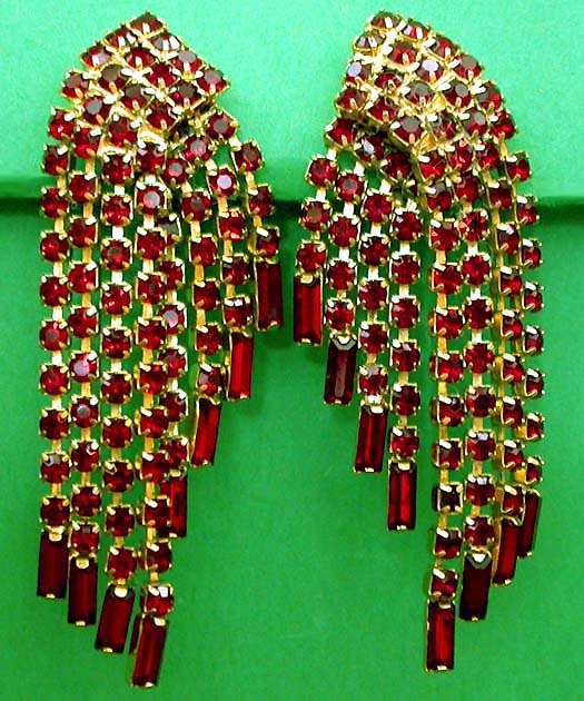 a beautiful VINTAGE COSTUME ESTATE ANTIQUE JEWELRY EARRINGS unsigned
