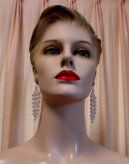 a beautiful VINTAGE COSTUME ESTATE ANTIQUE JEWELRY EARRINGS unsigned