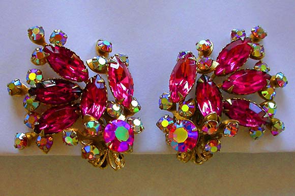 a beautiful VINTAGE COSTUME ESTATE ANTIQUE JEWELRY EARRINGS unsigned