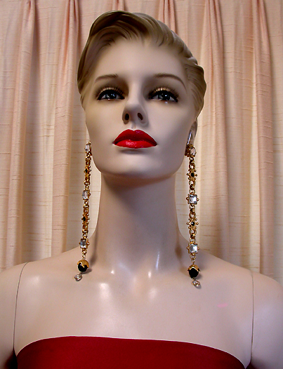 a beautiful VINTAGE COSTUME ESTATE ANTIQUE JEWELRY EARRINGS unsigned