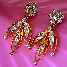 a beautiful VINTAGE COSTUME ESTATE ANTIQUE JEWELRY EARRINGS unsigned