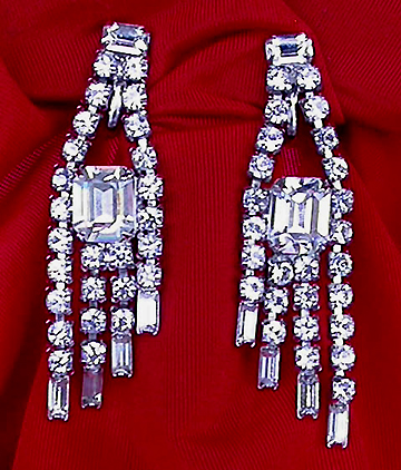 a beautiful VINTAGE COSTUME ESTATE ANTIQUE JEWELRY EARRINGS unsigned