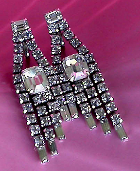 a beautiful VINTAGE COSTUME ESTATE ANTIQUE JEWELRY EARRINGS unsigned