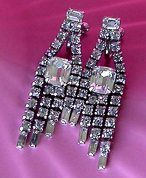 a beautiful VINTAGE COSTUME ESTATE ANTIQUE JEWELRY EARRINGS unsigned