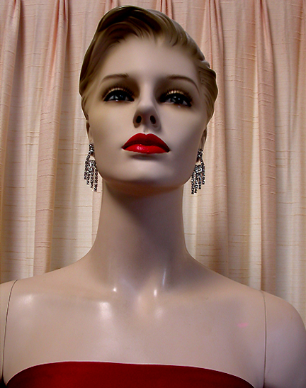 a beautiful VINTAGE COSTUME ESTATE ANTIQUE JEWELRY EARRINGS unsigned