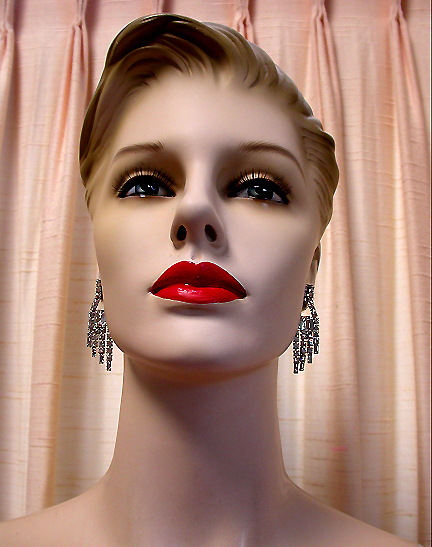 a beautiful VINTAGE COSTUME ESTATE ANTIQUE JEWELRY EARRINGS unsigned