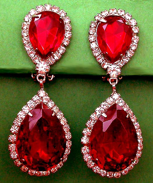 a beautiful VINTAGE COSTUME ESTATE ANTIQUE JEWELRY EARRINGS unsigned