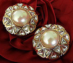 a beautiful VINTAGE COSTUME ESTATE ANTIQUE JEWELRY EARRINGS unsigned