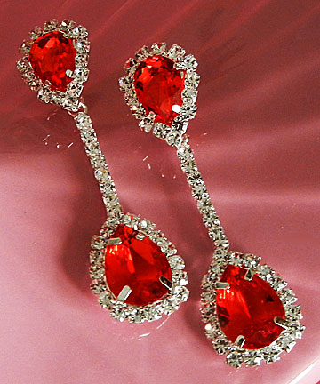a beautiful VINTAGE COSTUME ESTATE ANTIQUE JEWELRY EARRINGS unsigned