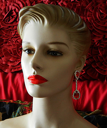 a beautiful VINTAGE COSTUME ESTATE ANTIQUE JEWELRY EARRINGS unsigned