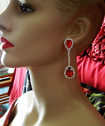 a beautiful VINTAGE COSTUME ESTATE ANTIQUE JEWELRY EARRINGS unsigned
