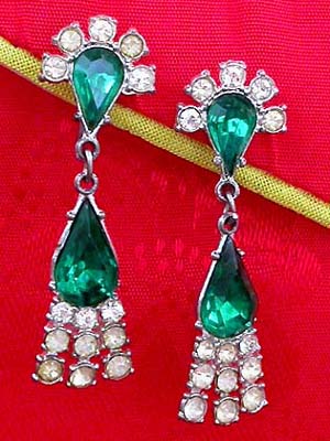 a beautiful VINTAGE COSTUME ESTATE ANTIQUE JEWELRY EARRINGS unsigned