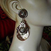 a beautiful VINTAGE COSTUME ESTATE ANTIQUE JEWELRY EARRINGS unsigned