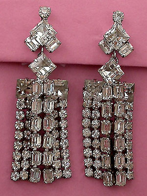 a beautiful VINTAGE COSTUME ESTATE ANTIQUE JEWELRY EARRINGS unsigned