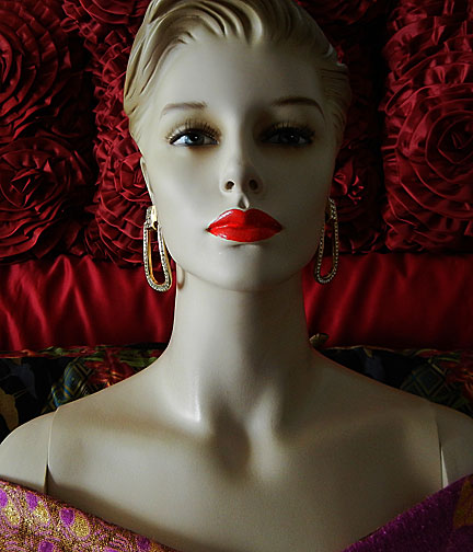 a beautiful VINTAGE COSTUME ESTATE ANTIQUE JEWELRY EARRINGS unsigned