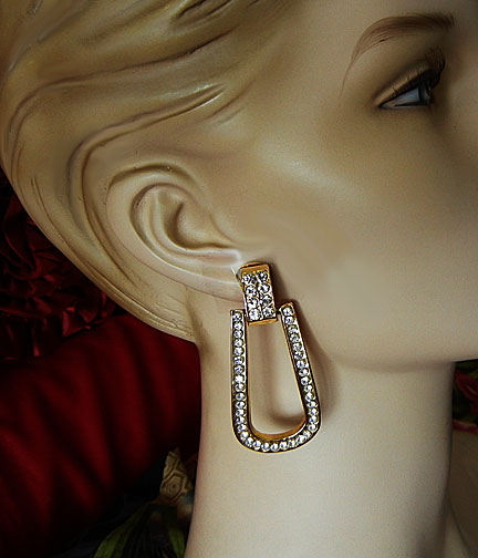 a beautiful VINTAGE COSTUME ESTATE ANTIQUE JEWELRY EARRINGS unsigned