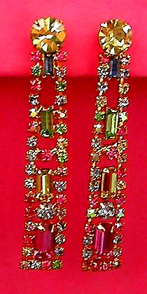 a beautiful VINTAGE COSTUME ESTATE ANTIQUE JEWELRY EARRINGS unsigned
