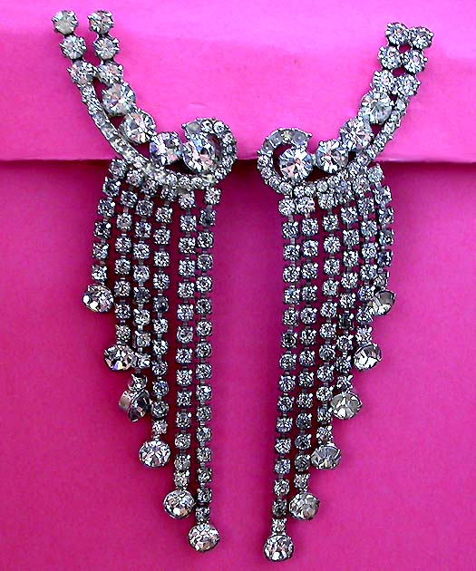a beautiful VINTAGE COSTUME ESTATE ANTIQUE JEWELRY EARRINGS unsigned
