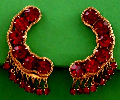 a beautiful VINTAGE COSTUME ESTATE ANTIQUE JEWELRY EARRINGS unsigned