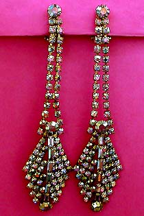 a beautiful VINTAGE COSTUME ESTATE ANTIQUE JEWELRY EARRINGS unsigned