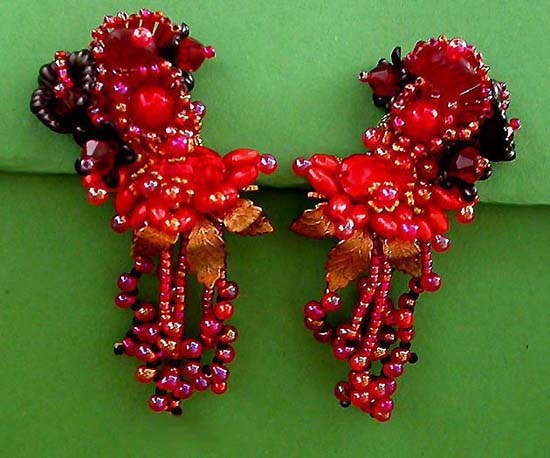 a beautiful VINTAGE COSTUME ESTATE ANTIQUE JEWELRY EARRINGS unsigned