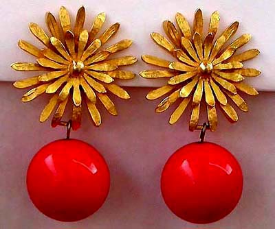 a beautiful VINTAGE COSTUME ESTATE ANTIQUE JEWELRY EARRINGS unsigned