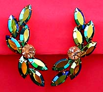 a beautiful VINTAGE COSTUME ESTATE ANTIQUE JEWELRY EARRINGS unsigned