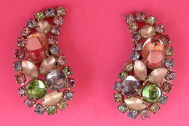 a beautiful VINTAGE COSTUME ESTATE ANTIQUE JEWELRY EARRINGS unsigned