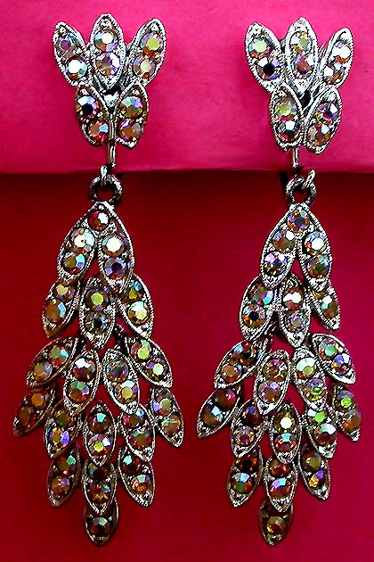 a beautiful VINTAGE COSTUME ESTATE ANTIQUE JEWELRY EARRINGS unsigned