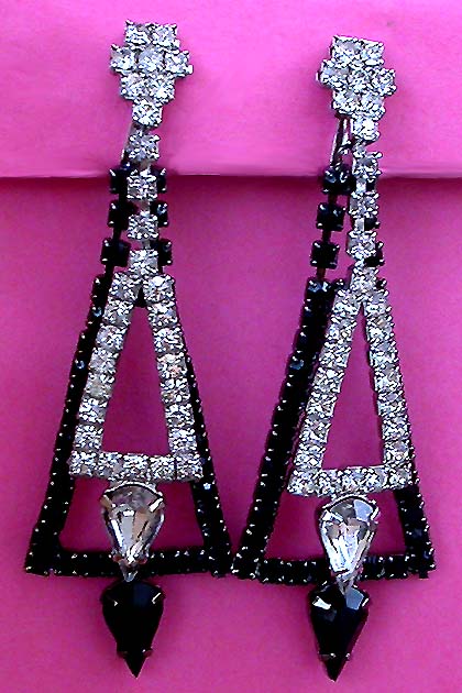 a beautiful VINTAGE COSTUME ESTATE ANTIQUE JEWELRY EARRINGS unsigned